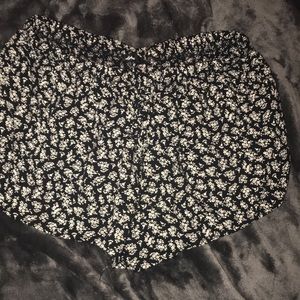 Lisakai Black and White Patterned Flowy Shorts